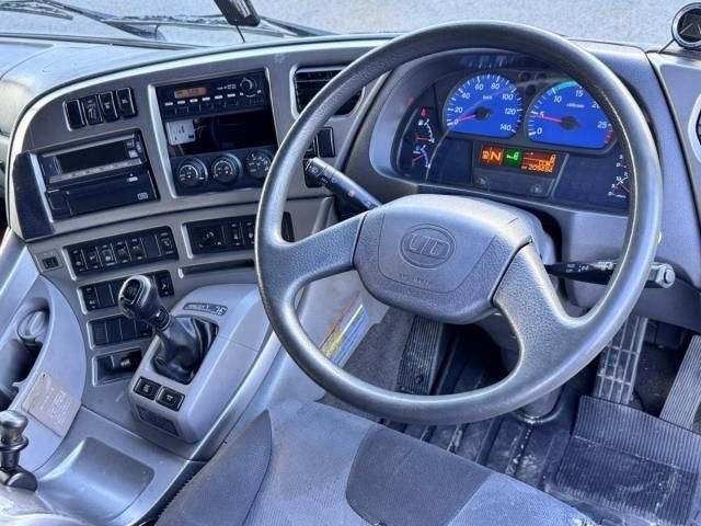 NISSAN DIESEL Quon 2011