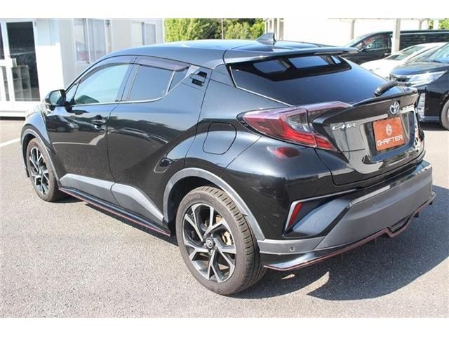 TOYOTA C-HR 2017