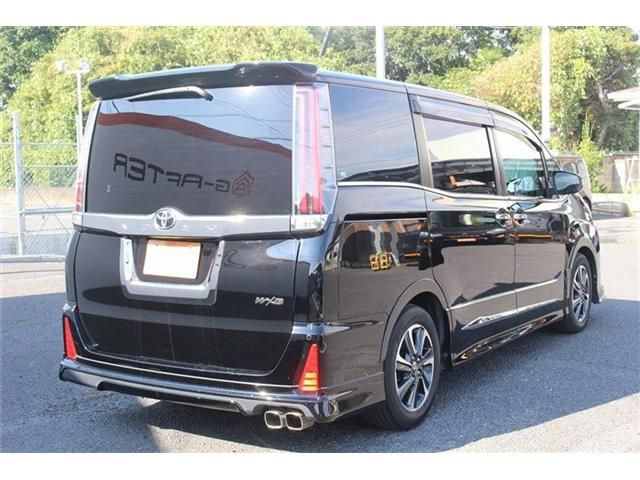 TOYOTA NOAH 2018