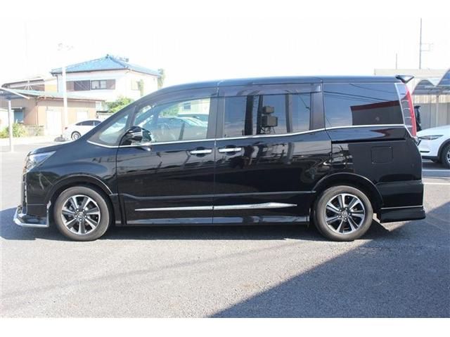 TOYOTA NOAH 2018