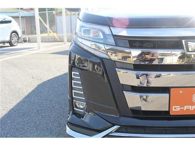 TOYOTA NOAH 2018