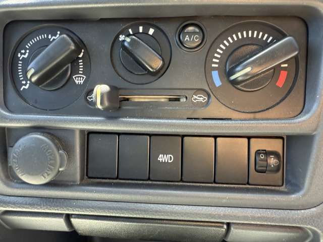 MITSUBISHI MINICAB truck 4WD 2020