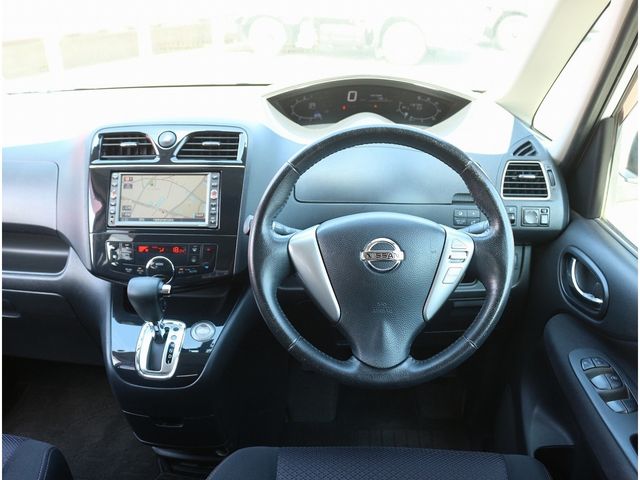 NISSAN SERENA  WG 2011