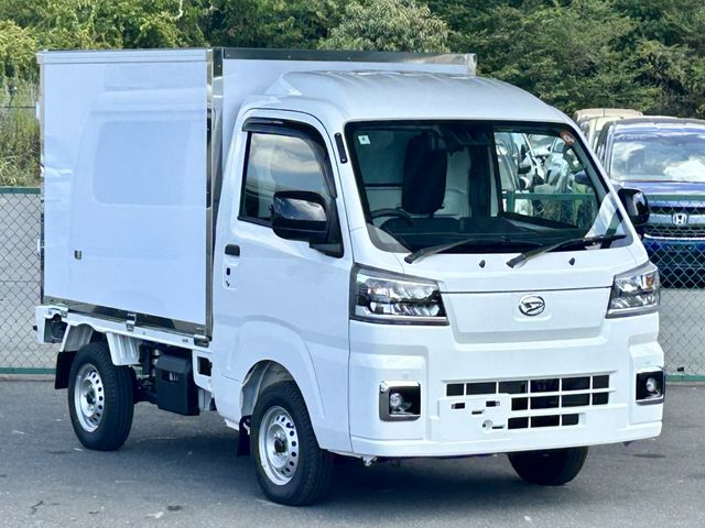 DAIHATSU HIJET truck 2025