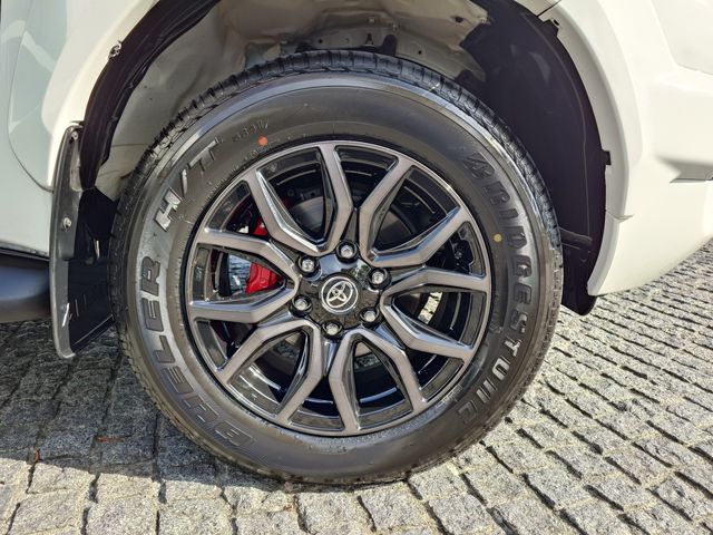 TOYOTA HILUX 4WD 2023