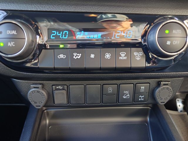 TOYOTA HILUX 4WD 2023