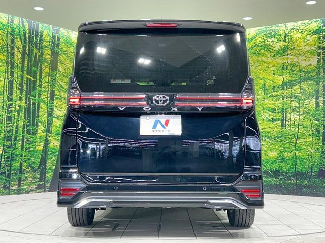 TOYOTA VOXY 2023