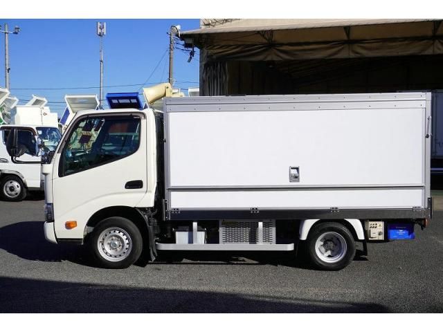 TOYOTA DYNA 2020
