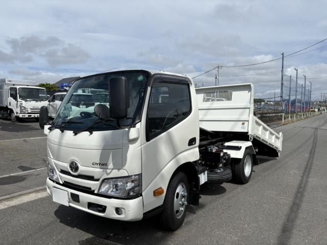 TOYOTA DYNA 2025