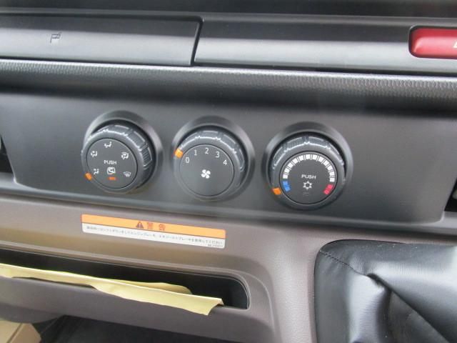 MITSUBISHI CANTER 2025