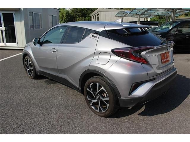 TOYOTA C-HR 2017