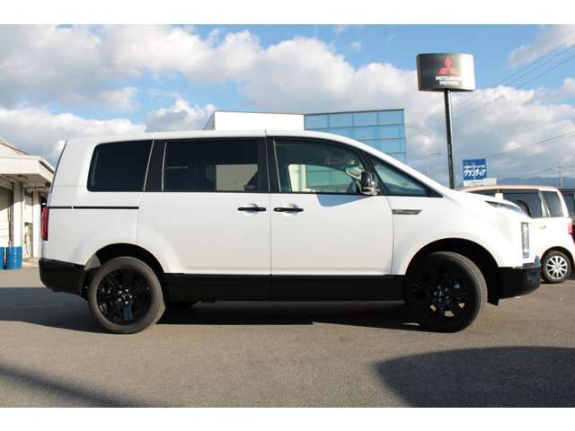 MITSUBISHI DELICA D:5 4WD 2025