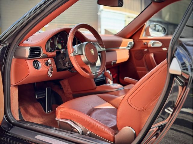 PORSCHE PORSCHE 911 2010