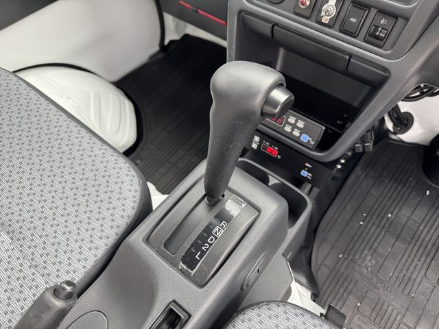 NISSAN NT100 CLIPPER 4WD 2018