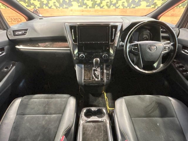 TOYOTA VELLFIRE 2016