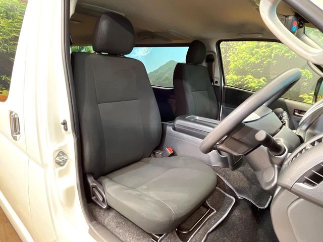 TOYOTA HIACE van 4WD 2025