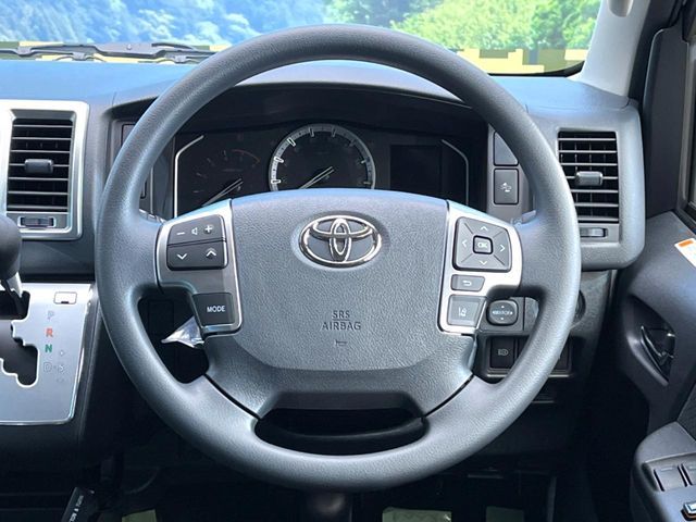 TOYOTA HIACE van 4WD 2025