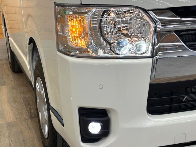 TOYOTA HIACE van 4WD 2025