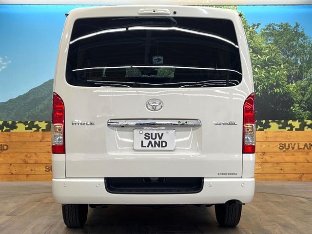 TOYOTA HIACE van 4WD 2025