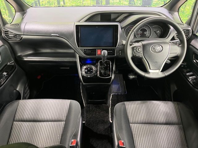 TOYOTA VOXY 4WD 2019