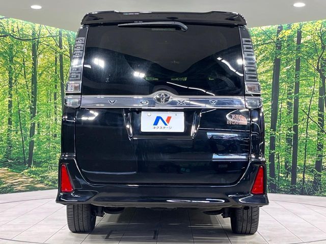 TOYOTA VOXY 4WD 2019
