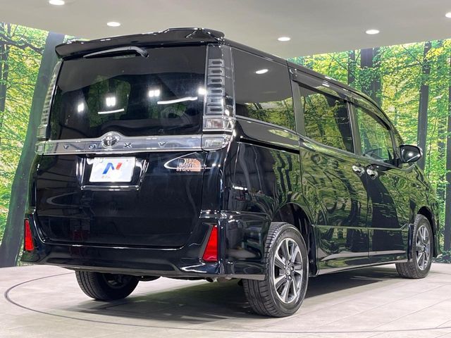 TOYOTA VOXY 4WD 2019