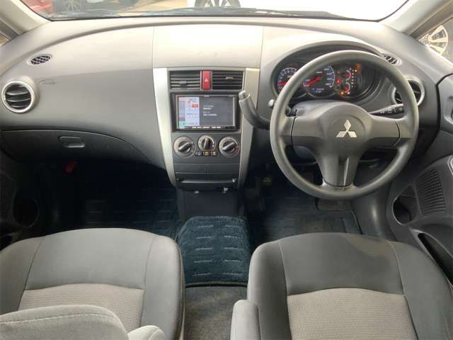 MITSUBISHI COLT 2011