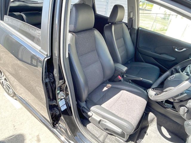 HONDA FIT SHUTTLE HYBRID 2014