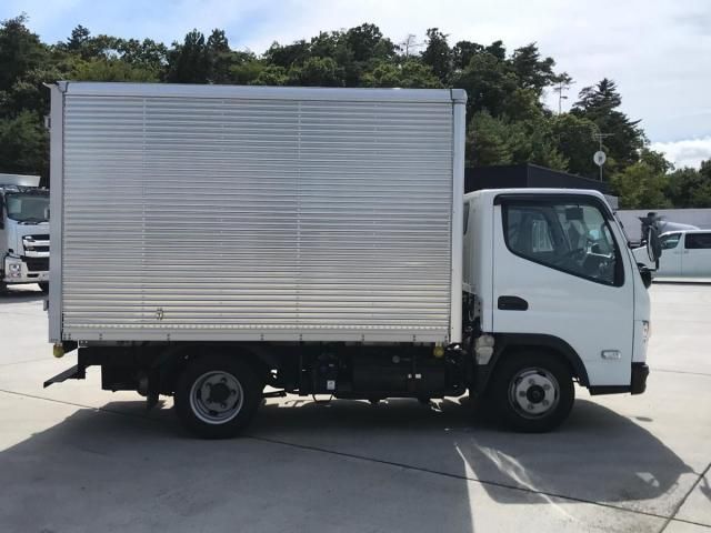 MITSUBISHI CANTER 2022
