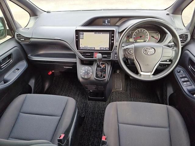 TOYOTA NOAH 2016