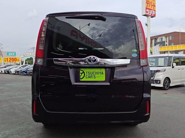 TOYOTA NOAH 2016