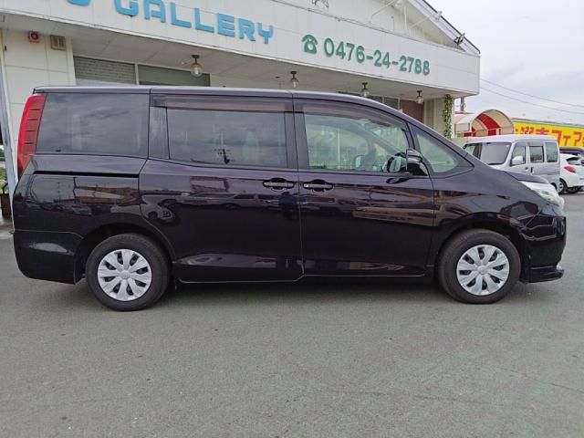 TOYOTA NOAH 2016