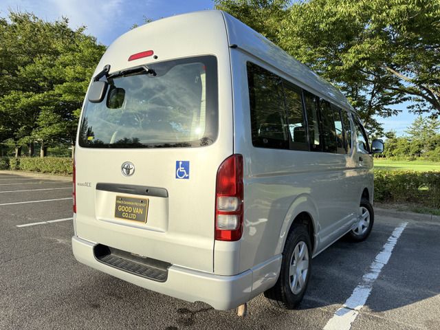 TOYOTA HIACE van 4WD 2010