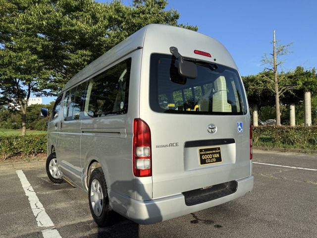 TOYOTA HIACE van 4WD 2010