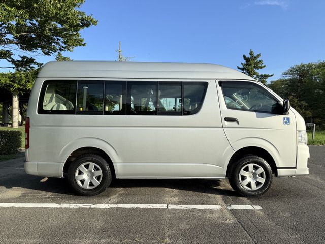 TOYOTA HIACE van 4WD 2010