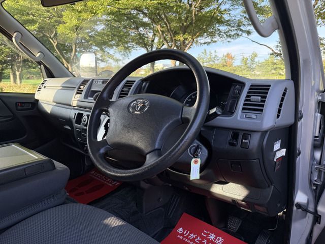 TOYOTA HIACE van 4WD 2010