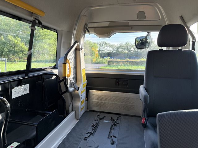 TOYOTA HIACE van 4WD 2010