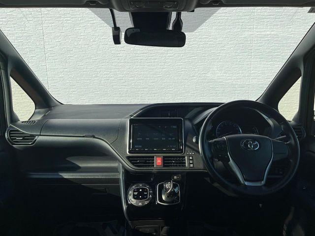 TOYOTA VOXY HYBRID 2016