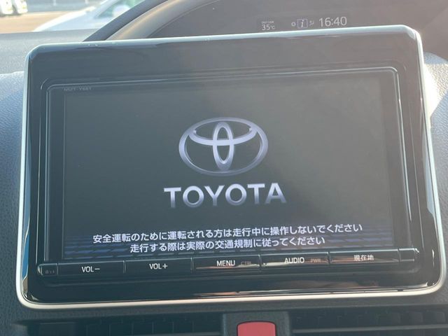 TOYOTA VOXY HYBRID 2016