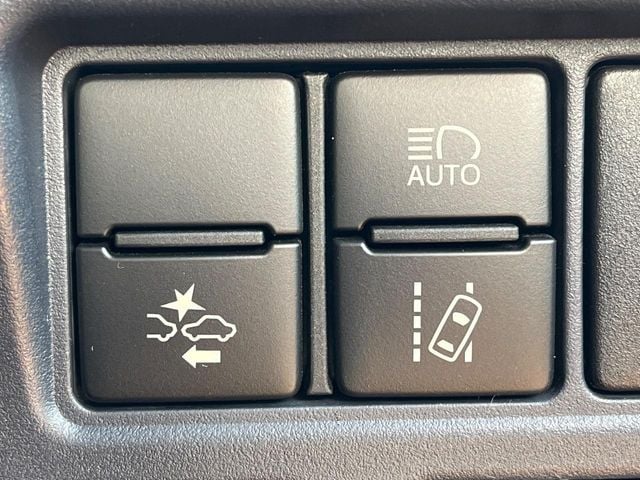 TOYOTA VOXY HYBRID 2016