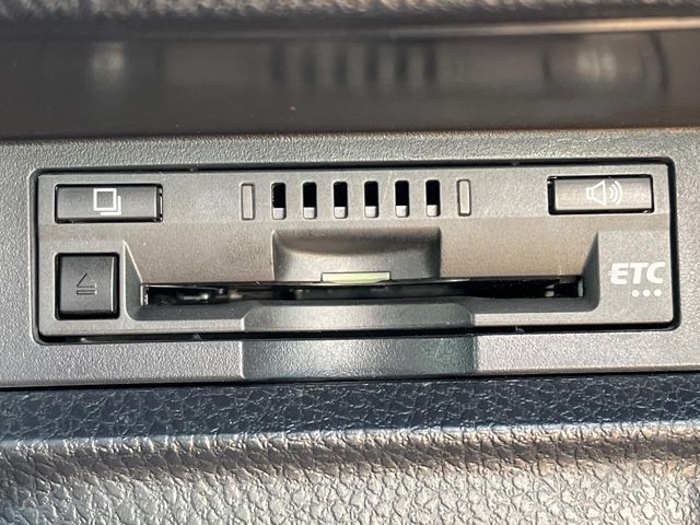 TOYOTA VOXY HYBRID 2016