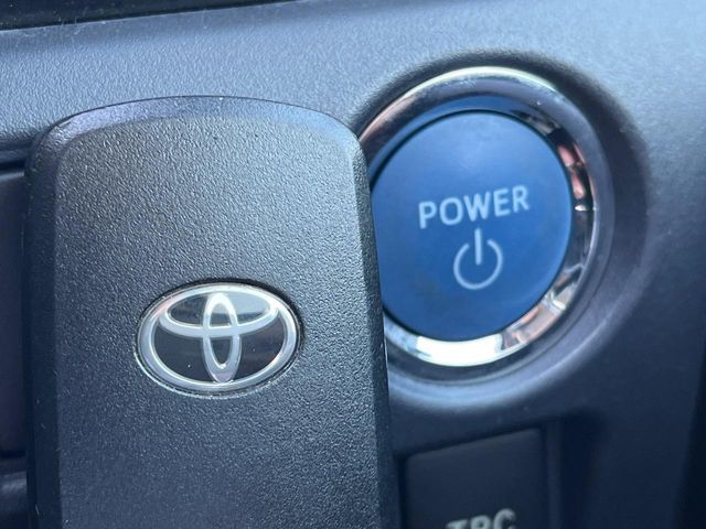 TOYOTA VOXY HYBRID 2016