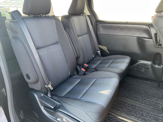 TOYOTA VOXY HYBRID 2016