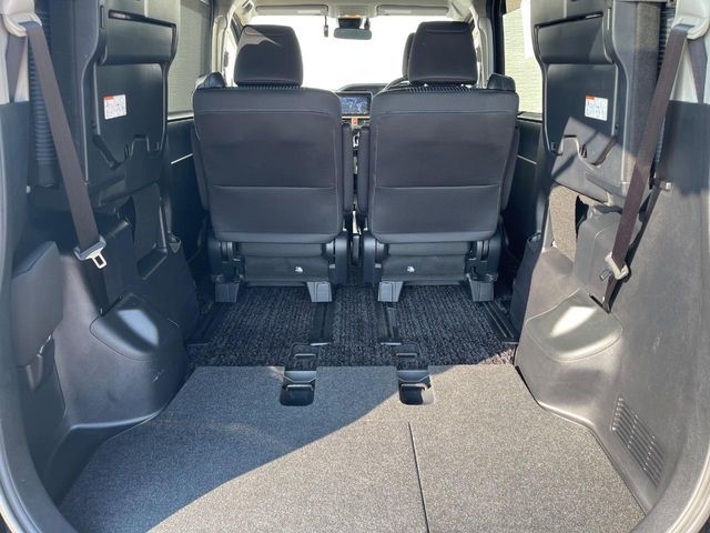 TOYOTA VOXY HYBRID 2016