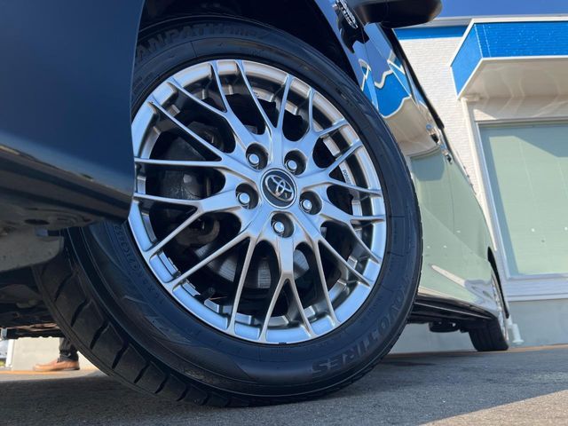 TOYOTA VOXY HYBRID 2016