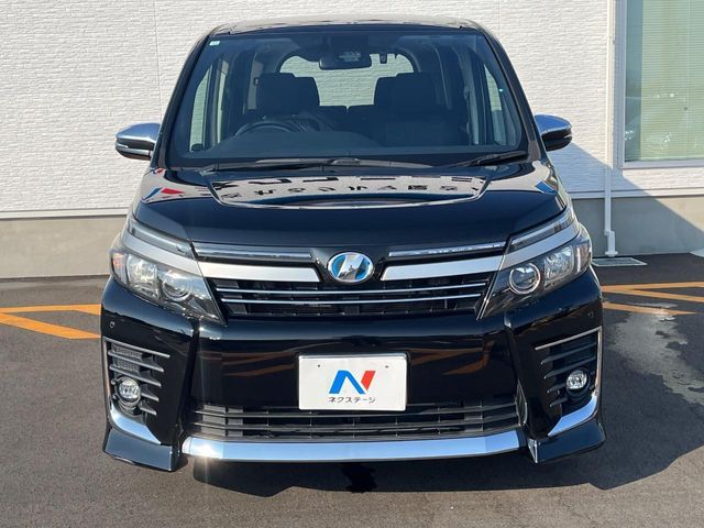 TOYOTA VOXY HYBRID 2016