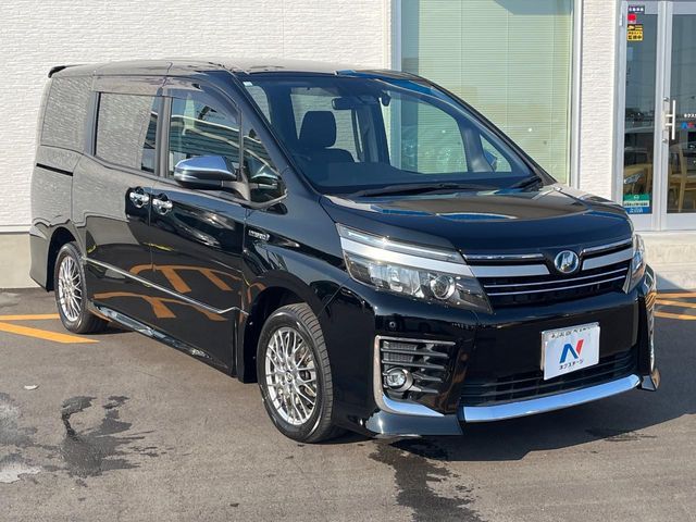 TOYOTA VOXY HYBRID 2016
