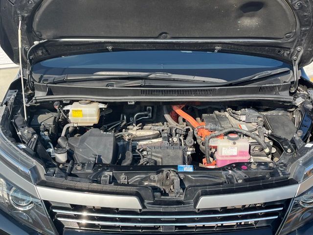 TOYOTA VOXY HYBRID 2016