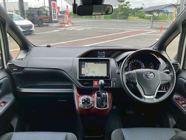 TOYOTA VOXY 2016