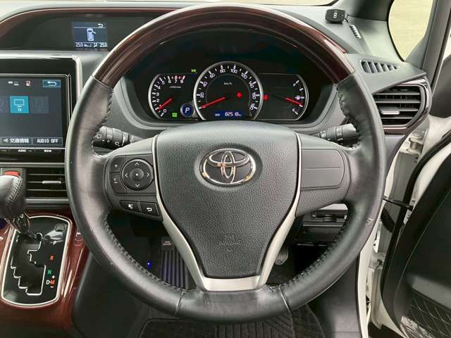 TOYOTA VOXY 2016